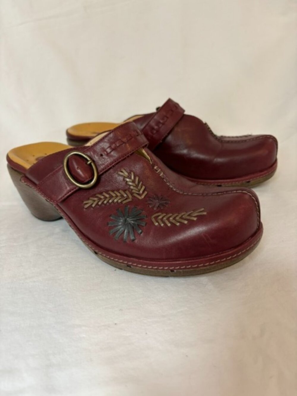 Clarks Unstructured Boho Burgundy Floral Embroidered Platform Comfort Clog 10M